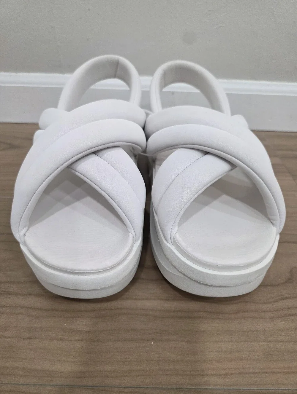 Nike Air Max Isla Sandals Womens 11 Shoes Summit White Platform Chunky Slingback